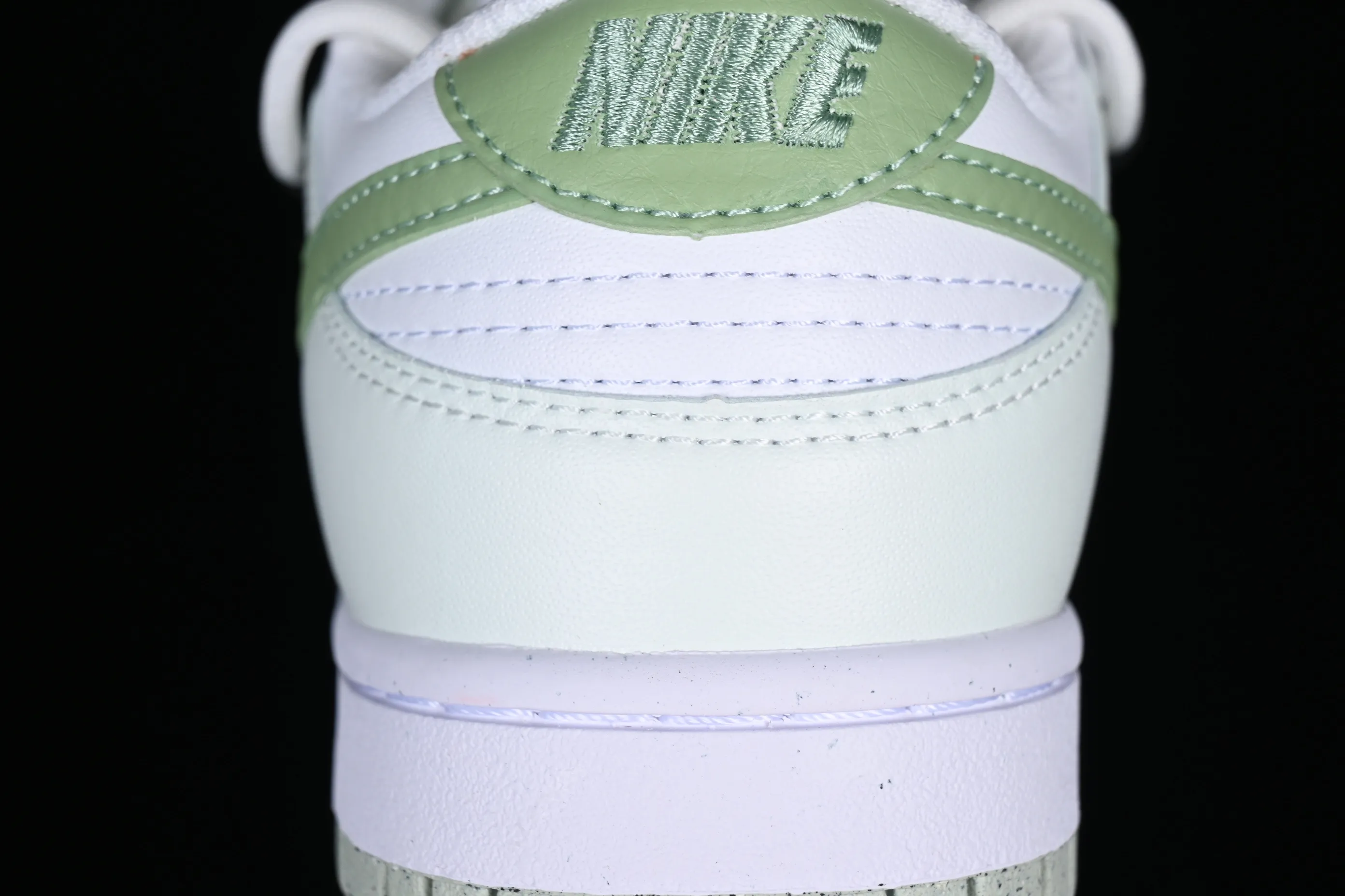 All categories Nk SB Dunk series Nk SB Dunk Low low-top sneakers J version Nk Dunk Low "White Mint" light green strap deconstruction SB smashed backboard fashion casual sneakers DN1431-102